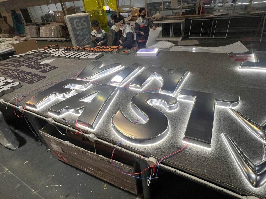 bo chu xi ma bong Vinfast 