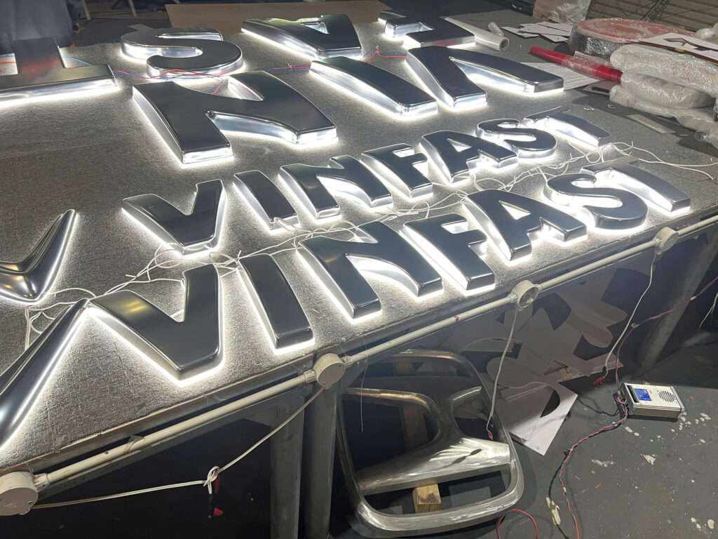 bộ chữ xi mạ bóng Vifast (4)