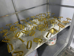 giá đỡ trước khi xi mạ